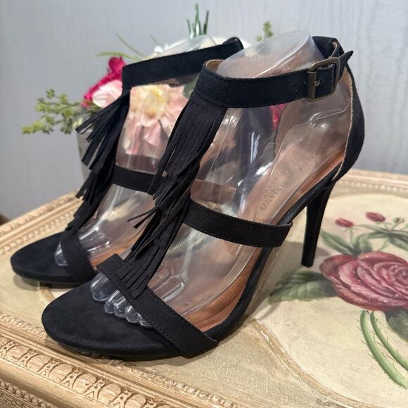 Christian Siriano Kactus Black Faux Suede Fringe Heels Sandals Strappy NIB 8.5 - Picture 4 of 13